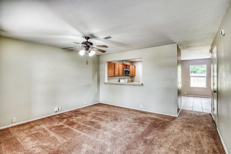 0/Mo, 914 Eagles Glide Dr Houston, TX 77090 Living Room View