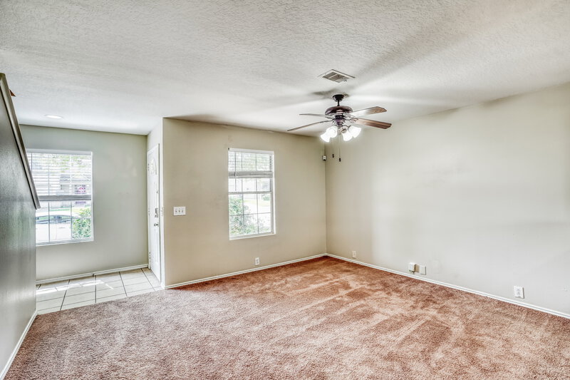 0/Mo, 914 Eagles Glide Dr Houston, TX 77090 Living Room View 2