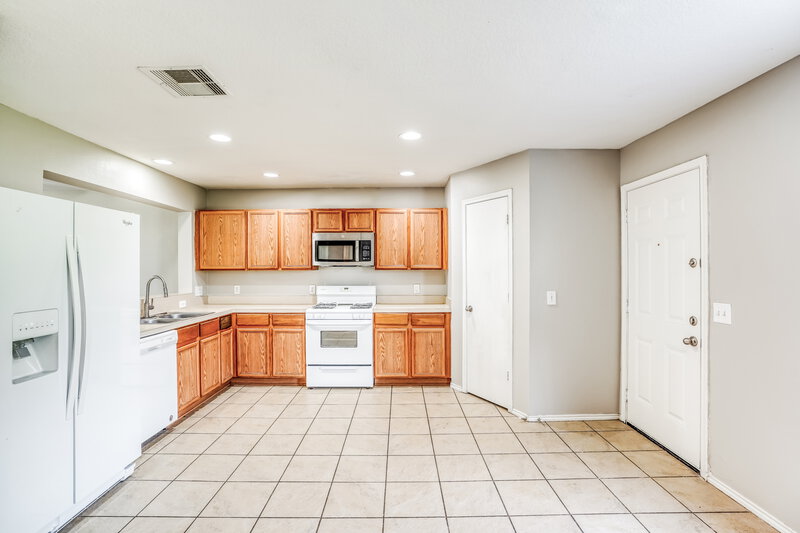 0/Mo, 914 Eagles Glide Dr Houston, TX 77090 Kitchen View 2