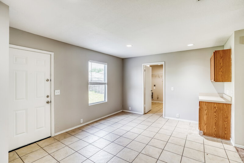 0/Mo, 914 Eagles Glide Dr Houston, TX 77090 Kitchen View 3