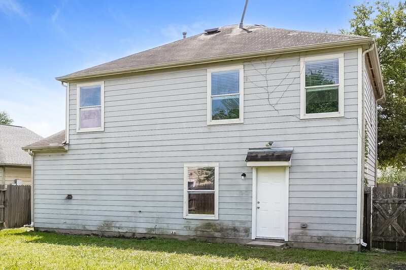 0/Mo, 914 Eagles Glide Dr Houston, TX 77090 Rear View