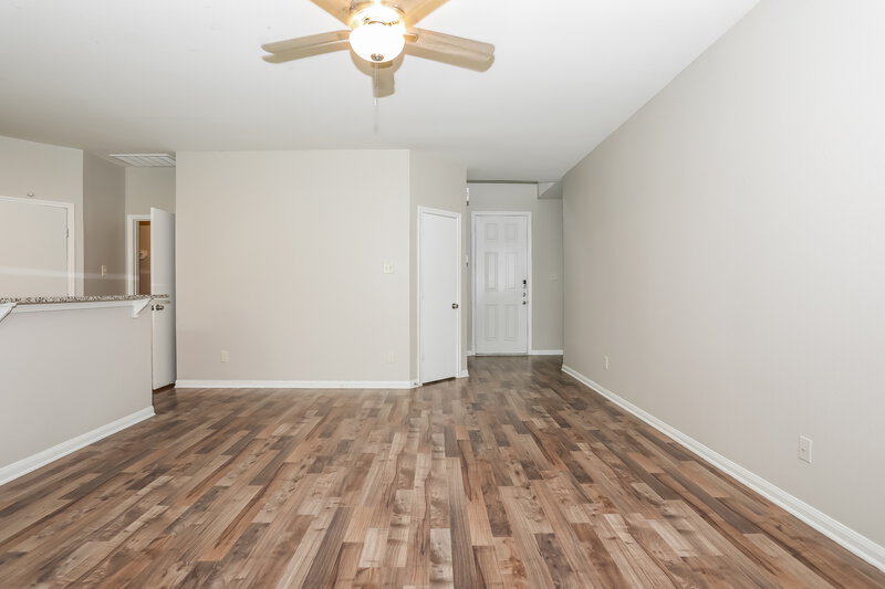 2,190/Mo, 719 Springwood Dr Conroe, TX 77385 Living Room View 2