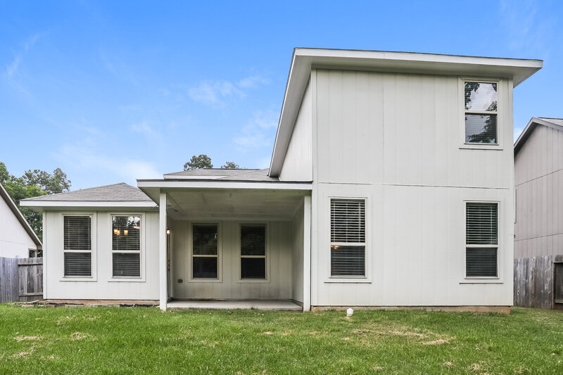 2,190/Mo, 719 Springwood Dr Conroe, TX 77385 Rear View