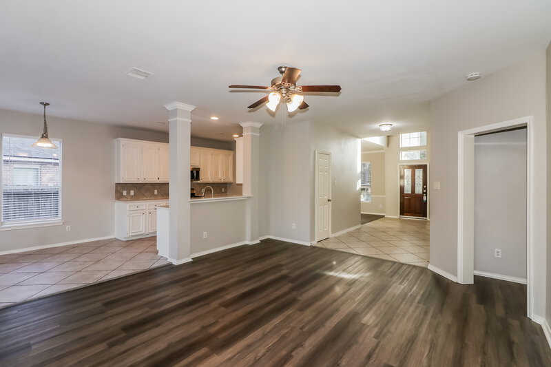 2,225/Mo, 9510 Wakefield Village Dr Houston, TX 77095 Living Room View 2