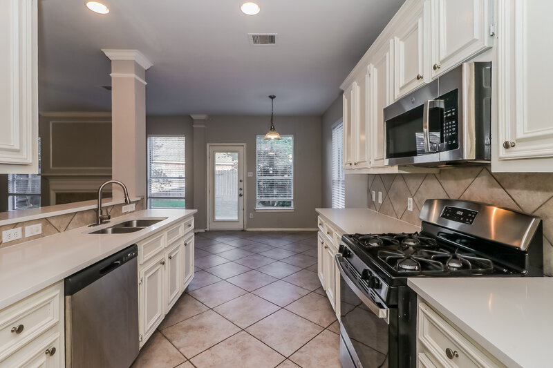 2,225/Mo, 9510 Wakefield Village Dr Houston, TX 77095 Kitchen View