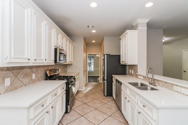 2,225/Mo, 9510 Wakefield Village Dr Houston, TX 77095 Kitchen View 2