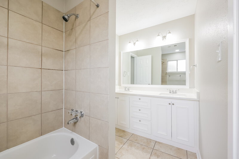 2,055/Mo, 4911 Larksong Ln Spring, TX 77388 Main Bathroom View 2