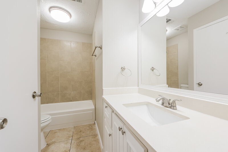 2,055/Mo, 4911 Larksong Ln Spring, TX 77388 Bathroom View