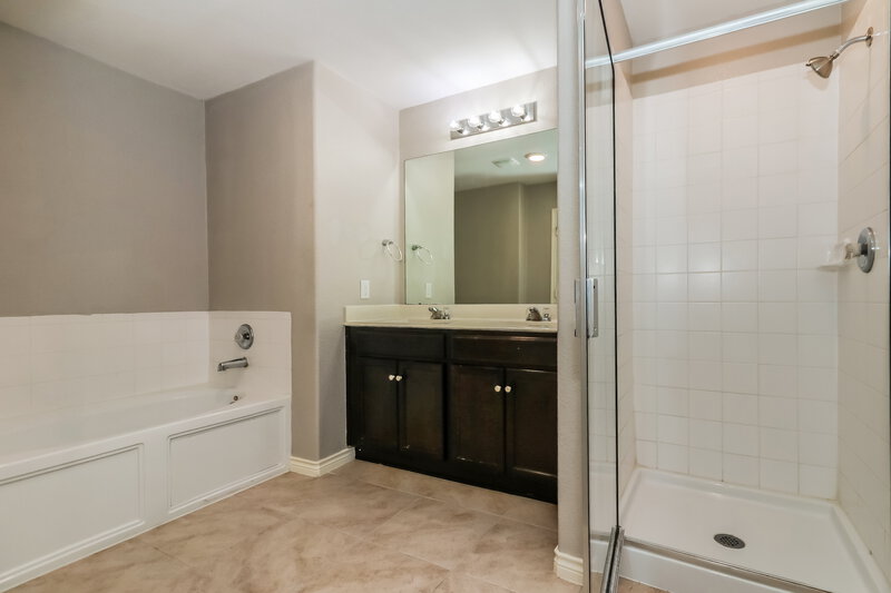 2,230/Mo, 18003 Dalton Shadow Ln Richmond, TX 77407 Main Bathroom View