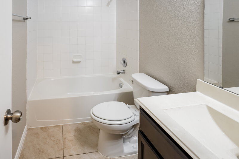 2,265/Mo, 18003 Dalton Shadow Ln Richmond, TX 77407 Bathroom View