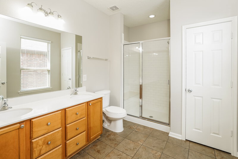 2,100/Mo, 6514 Buchanan Pine Ln Katy, TX 77449 Main Bathroom View