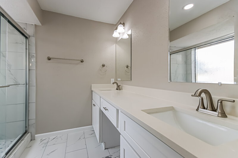 2,020/Mo, 9811 Orangevale Dr Spring, TX 77379 Main Bathroom View