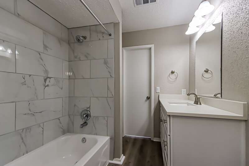 2,020/Mo, 9811 Orangevale Dr Spring, TX 77379 Bathroom View