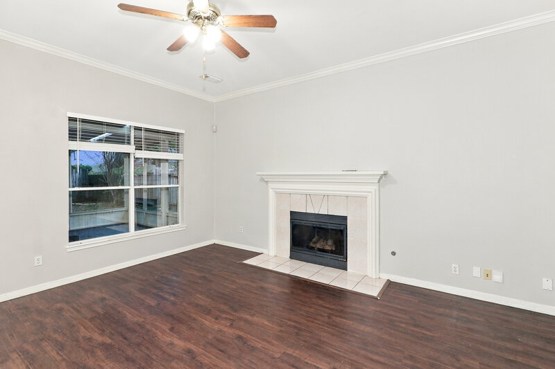 0/Mo, 18622 Sandelford Dr Katy, TX 77449 Family Room View