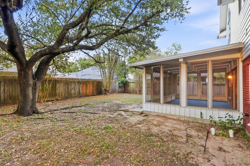 0/Mo, 18622 Sandelford Dr Katy, TX 77449 Backyard View