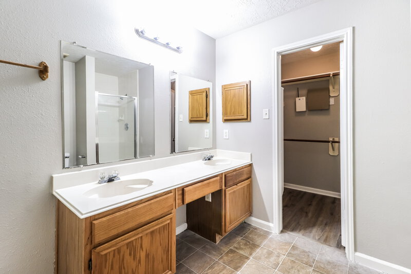 2,135/Mo, 4818 Gypsy Forest Dr Humble, TX 77346 Main Bathroom View