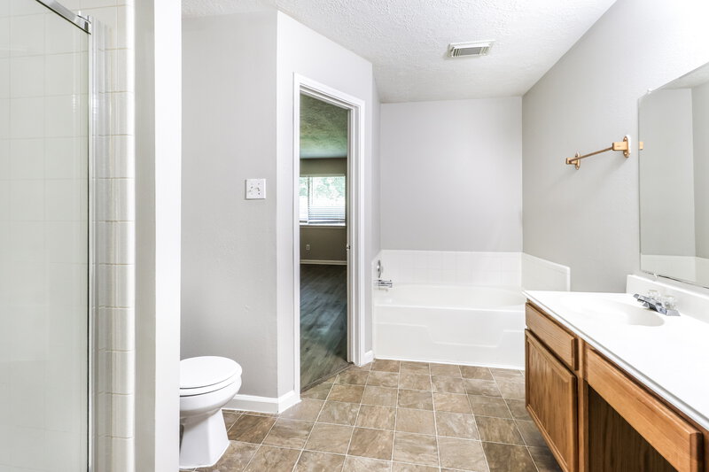 2,135/Mo, 4818 Gypsy Forest Dr Humble, TX 77346 Main Bathroom View 2