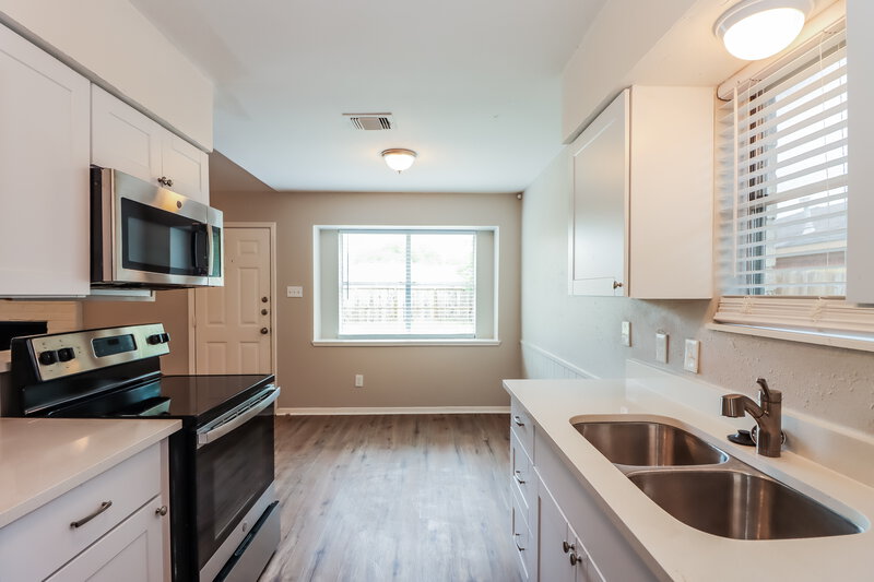 1,945/Mo, 19514 Mallard Lake Ln Houston, TX 77084 Kitchen View 2