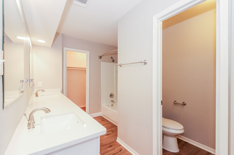1,945/Mo, 19514 Mallard Lake Ln Houston, TX 77084 Main Bathroom View