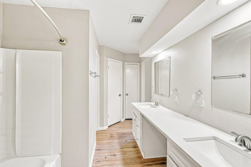 1,665/Mo, 19514 Mallard Lake Ln Houston, TX 77084 Primary Bathroom View