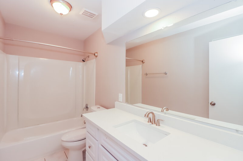 1,945/Mo, 19514 Mallard Lake Ln Houston, TX 77084 Bathroom View