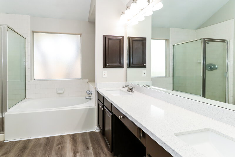 2,230/Mo, 1334 Taymouth Dr Spring, TX 77386 Main Bathroom View