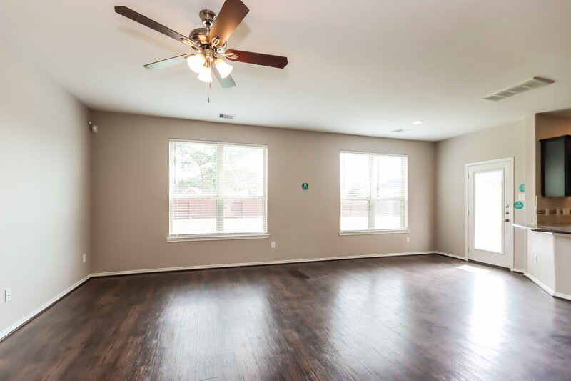 2,410/Mo, 16606 Lake Prince Ln Houston, TX 77044 Living Room View
