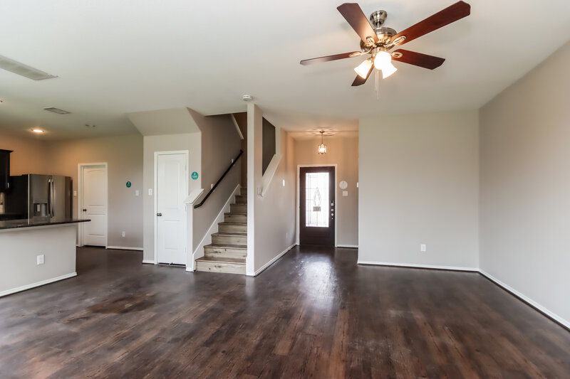 2,410/Mo, 16606 Lake Prince Ln Houston, TX 77044 Living Room View 2