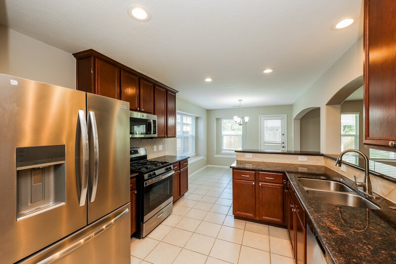 2,300/Mo, 326 Gulf Winds Dr Bacliff, TX 77518 Kitchen View