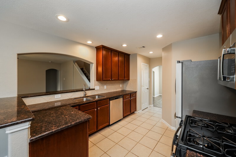 2,300/Mo, 326 Gulf Winds Dr Bacliff, TX 77518 Kitchen View 2