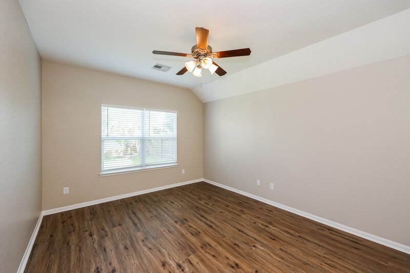 2,300/Mo, 326 Gulf Winds Dr Bacliff, TX 77518 Main Bedroom View