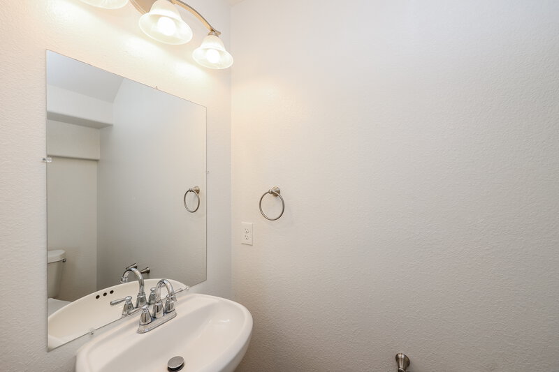 2,300/Mo, 326 Gulf Winds Dr Bacliff, TX 77518 Bathroom View 2