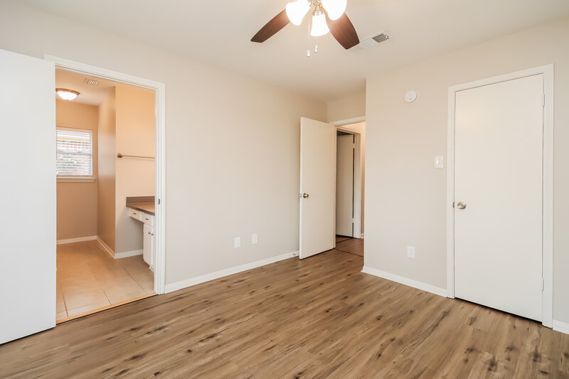 1,855/Mo, 3327 Bandell Dr Houston, TX 77045 Main Bedroom View