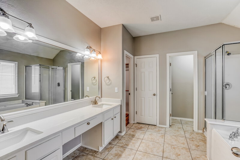 1,955/Mo, 6363 Bright Falls Ln Katy, TX 77449 Main Bathroom View