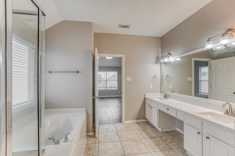 1,955/Mo, 6363 Bright Falls Ln Katy, TX 77449 Main Bathroom View 2