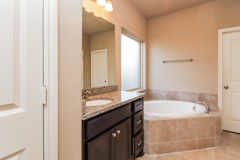 3,085/Mo, 2342 Falcon Brook Dr Katy, TX 77494 Main Bathroom View