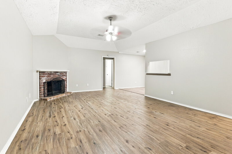 1,755/Mo, 6926 Bullinger Dr Spring, TX 77379 Living Room View 2
