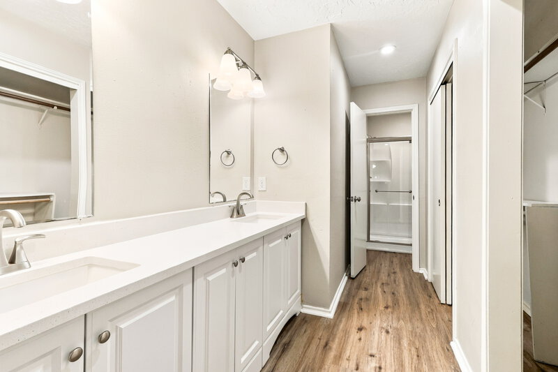 1,755/Mo, 6926 Bullinger Dr Spring, TX 77379 Primary Bathroom View
