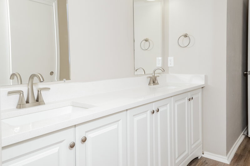 1,800/Mo, 6926 Bullinger Dr Spring, TX 77379 Main Bathroom View 2