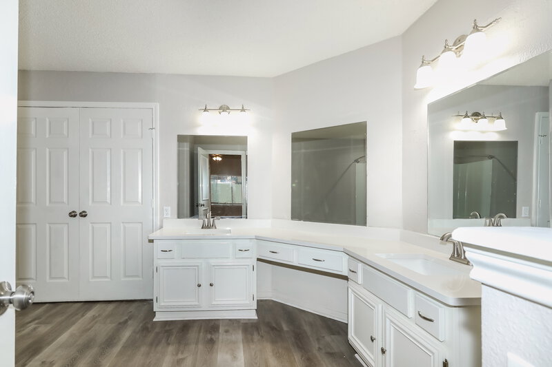 2,375/Mo, 16035 Sunbeam River Dr Houston, TX 77084 Main Bathroom View