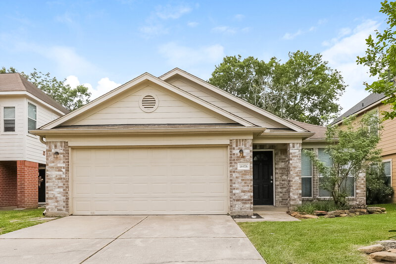 2,105/Mo, 16976 Scenic Knl Conroe, TX 77385 External View
