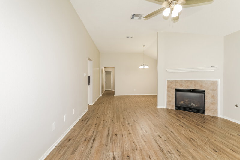 2,105/Mo, 16976 Scenic Knl Conroe, TX 77385 Living Room View
