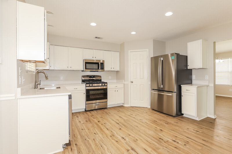 2,105/Mo, 16976 Scenic Knl Conroe, TX 77385 Kitchen View 2
