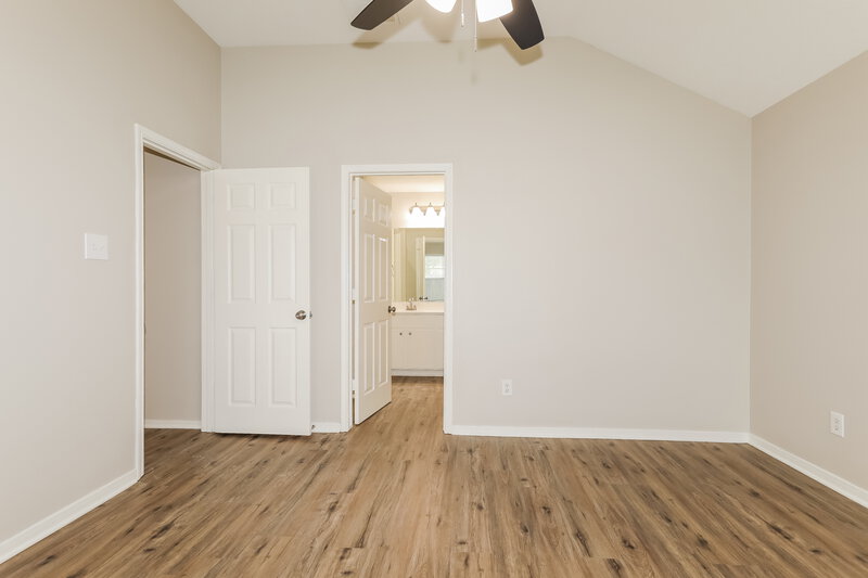 2,105/Mo, 16976 Scenic Knl Conroe, TX 77385 Main Bedroom View 2