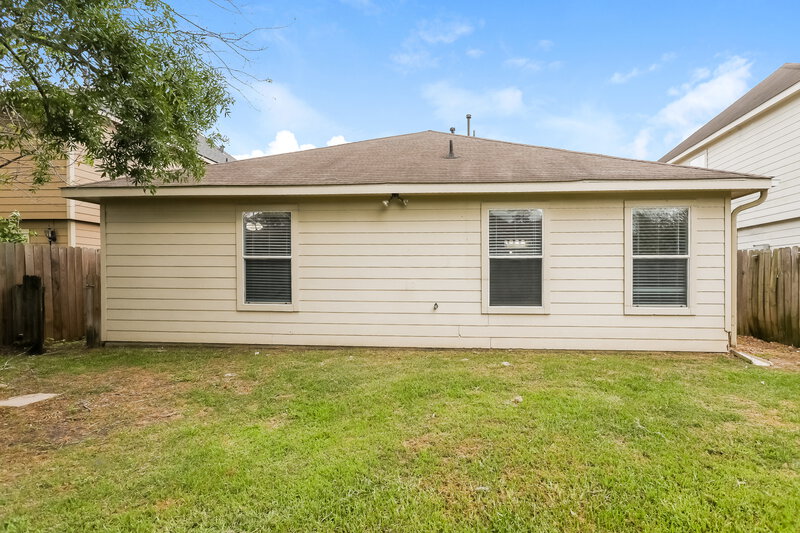 2,105/Mo, 16976 Scenic Knl Conroe, TX 77385 Rear View