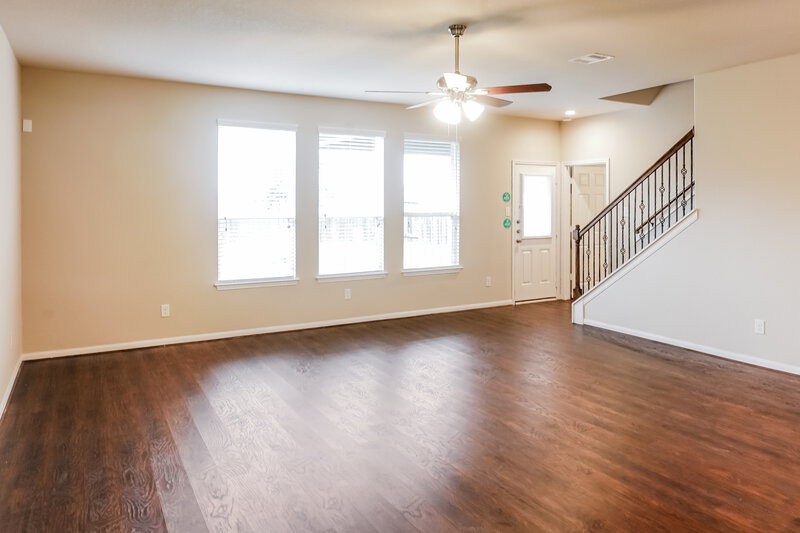 2,460/Mo, 19011 Woodland Leaf Ln Tomball, TX 77375 Living Room View