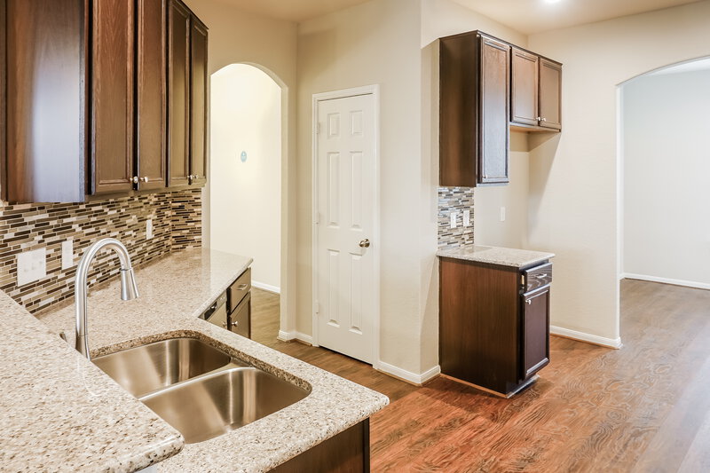 2,460/Mo, 19011 Woodland Leaf Ln Tomball, TX 77375 Kitchen View