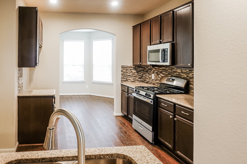2,460/Mo, 19011 Woodland Leaf Ln Tomball, TX 77375 Kitchen View 2
