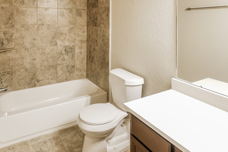 2,460/Mo, 19011 Woodland Leaf Ln Tomball, TX 77375 Bathroom View