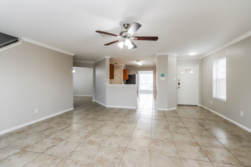 2,370/Mo, 20719 Fox Hound Ln Humble, TX 77338 Living Room View 2
